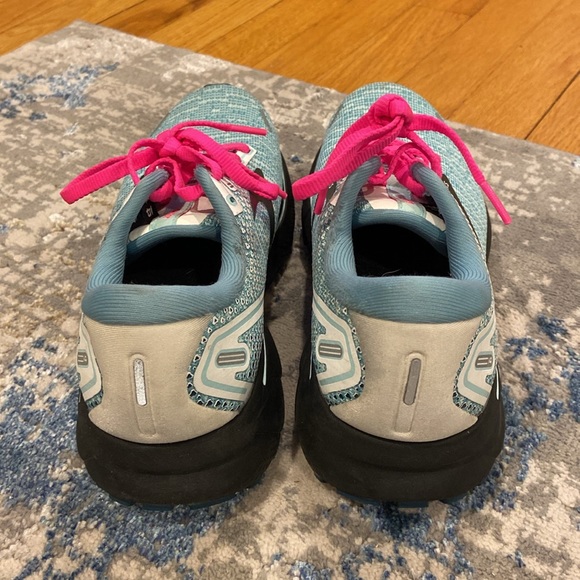 Brooks Ghost 14 in Size 6 - Blue with Pink Laces - in Great Condition!! - Picture 3 of 7